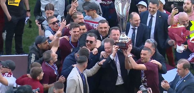 AEΛ: Η απονομή του τροπαίου της Superleague 2 